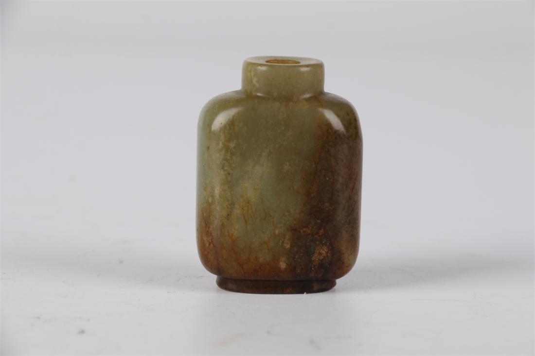 AN ANTIQUE JADE SNUFF BOTTLE.: Antique Jade Snuff Bottle.