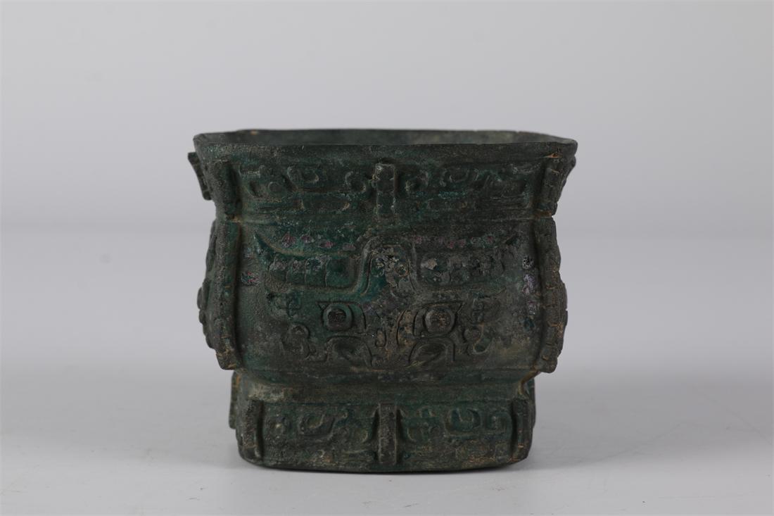 A SQUARE BRONZE BOTTLE "ZUN". (1 of 8)