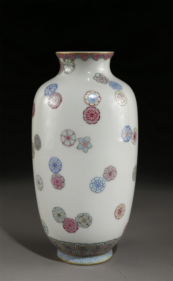 A FAMILLE-ROSE PORCELAIN LANTERN-SHAPED BOTTLE. (1 of 6)