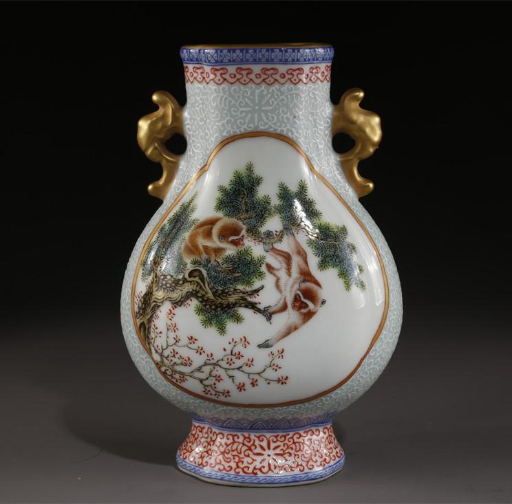 A FAMILLE-ROSE PORCELAIN TWO-EAR BOTTLE. (1 of 9)
