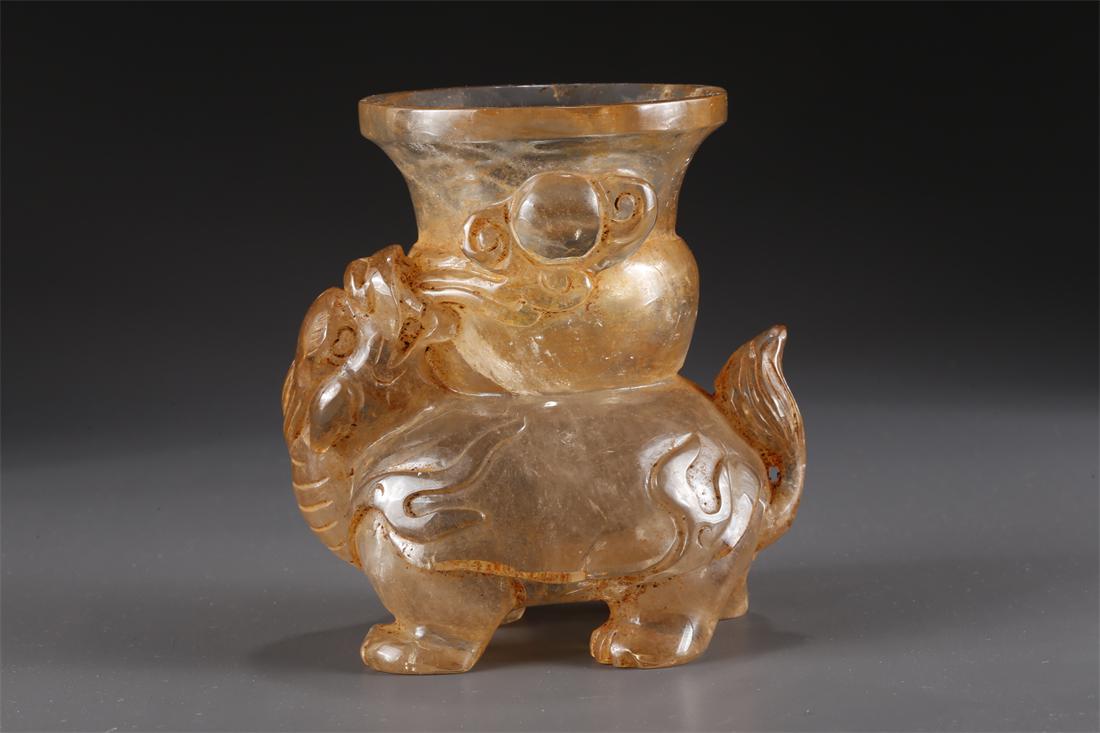 AN AUSPICIOUS BEAST-SHAPED CRYSTAL CUP. (1 of 9)