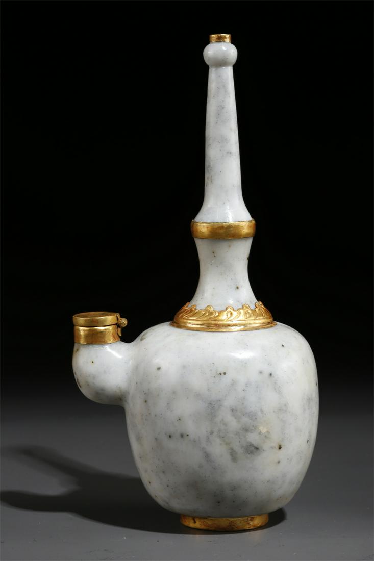 A HETIAN JADE POT "JIANGJUNHU". (1 of 9)