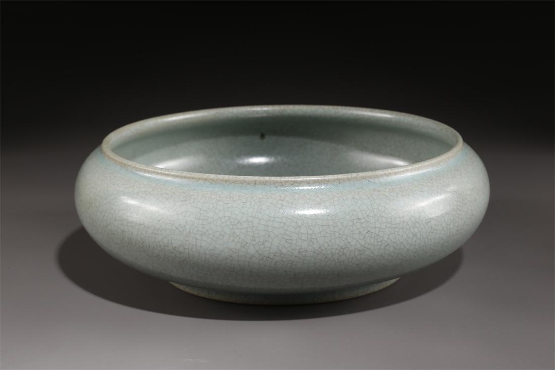 A PORCELAIN BRUSH WASHER, RU KILN. (1 of 6)