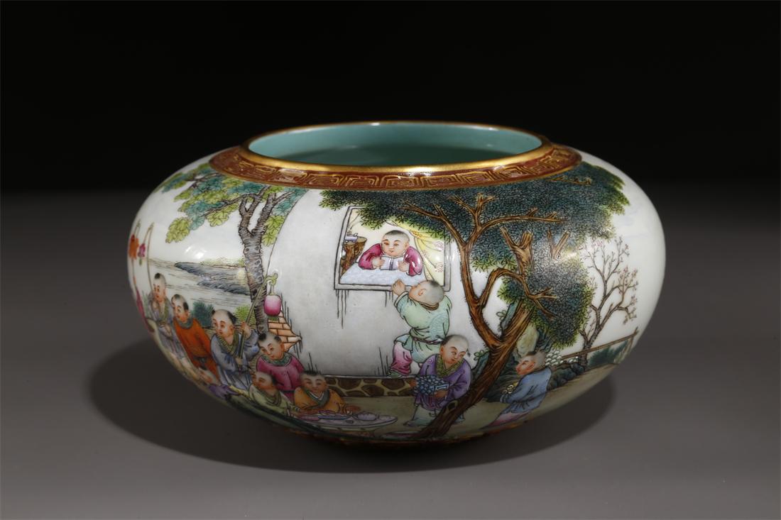 A FAMILLE-ROSE PORCELAIN BRUSH WASHER. (1 of 9)