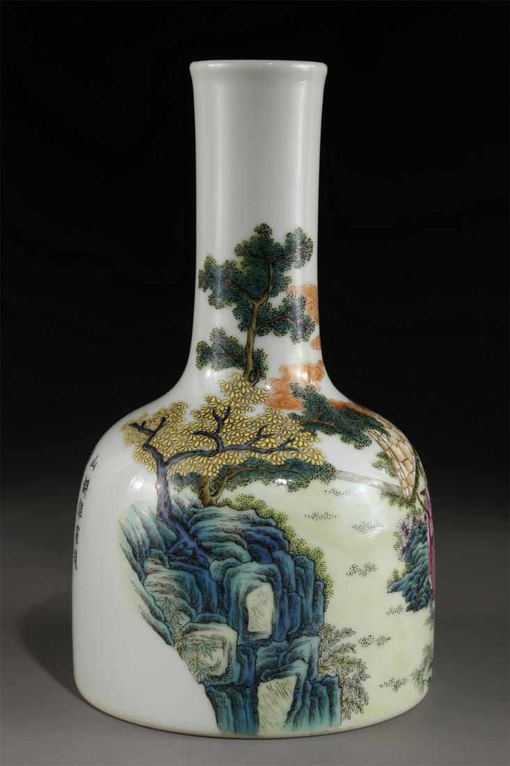A FAMILLE-ROSE PORCELAIN BELL-SHAPED BOTTLE. (1 of 9)
