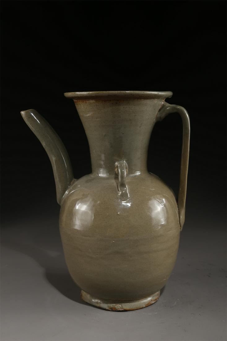 A SECRET COLOR PORCELAIN POT, YUE KILN. (1 of 9)