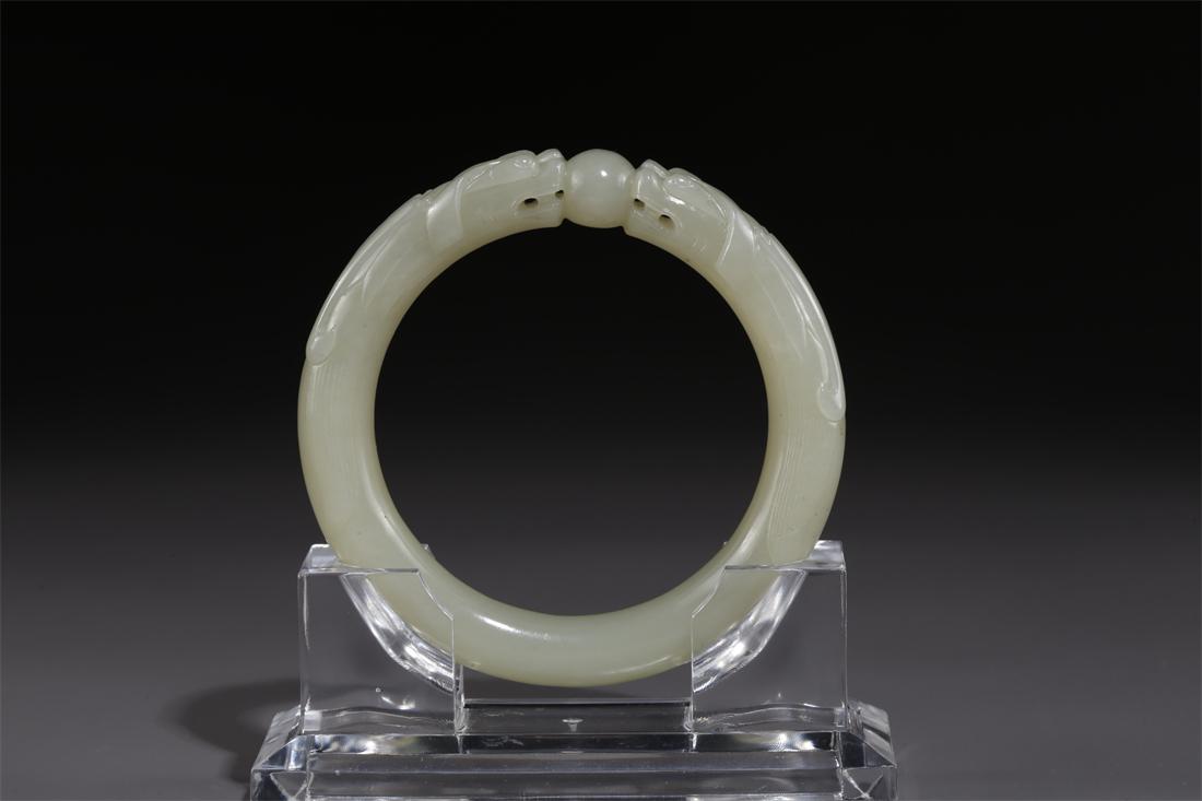 A HETIAN JADE BANGLE. (1 of 6)
