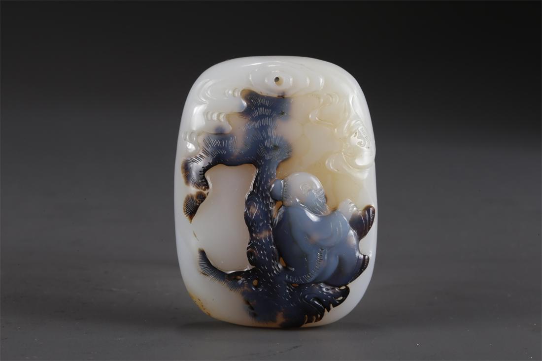 AN AGATE CARVING PENDANT WITH PINE DESIGN. (1 of 7)