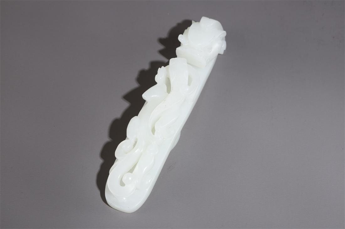 A HETIAN JADE BELT BUCKLE WITH DRAGON DESIGN. (1 of 7)