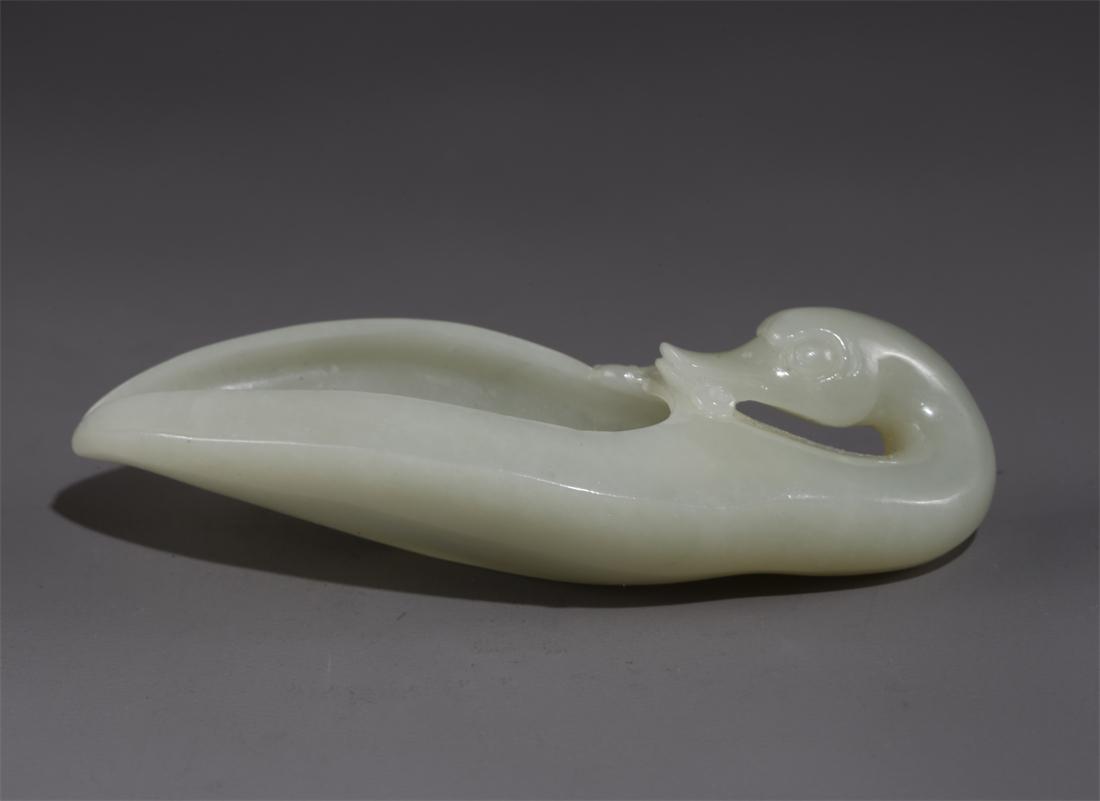 A HETIAN JADE GOOSE-SHAPED WATER DROPPER. (1 of 7)
