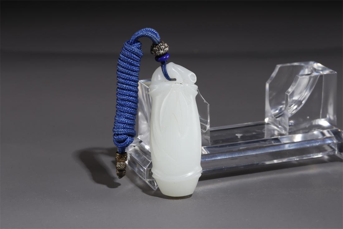 A HETIAN JADE BAMBOO-JOINT-SHAPED PENDANT. (1 of 7)