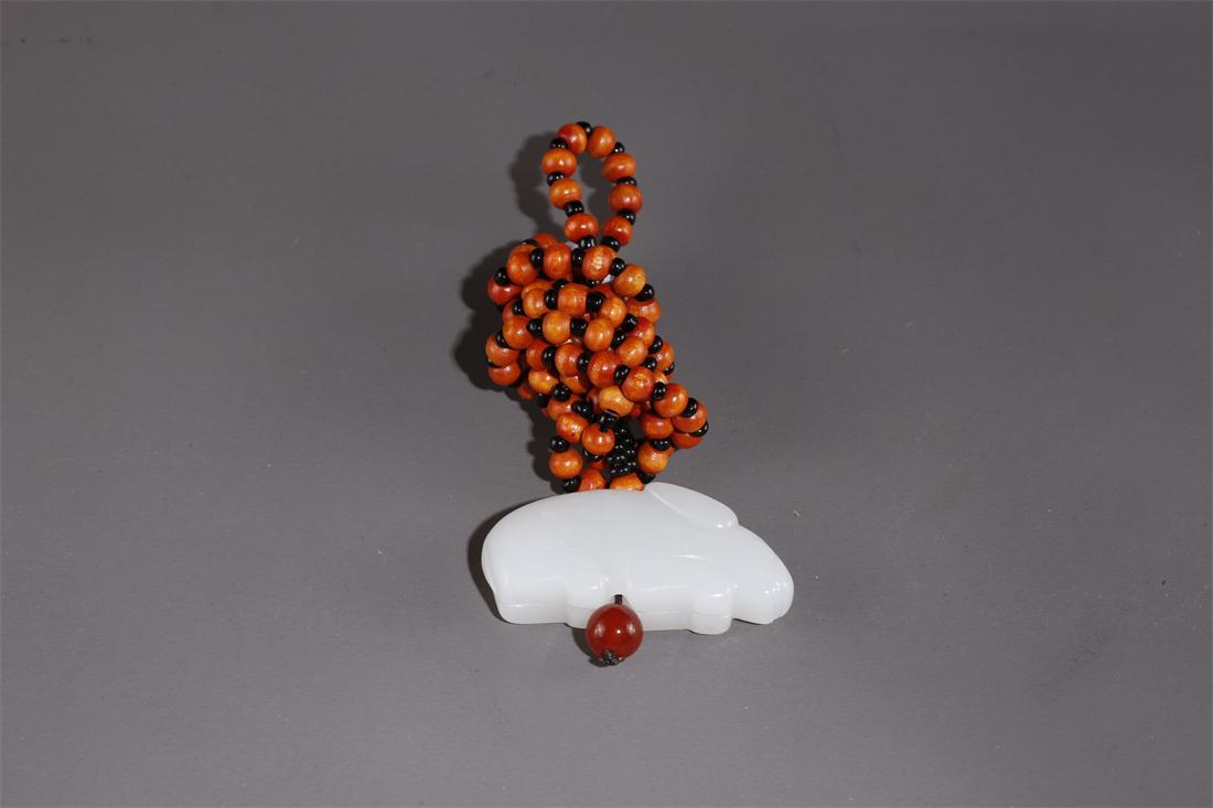 A HETIAN JADE RABBIT CARVING PENDANT. (1 of 7)