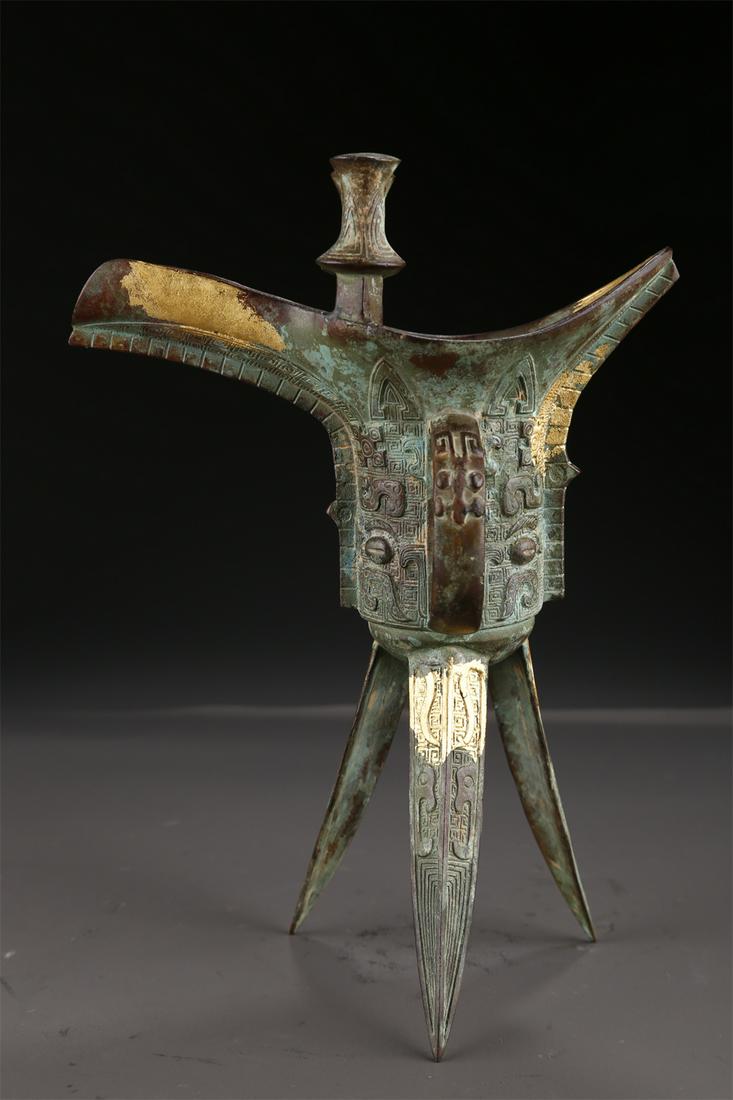 A BRONZE GOBLET "JUEBEI". (1 of 9)