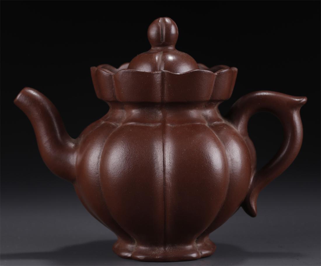 A PURPLE CLAY TEAPOT WITH HANDLE. (1 of 9)