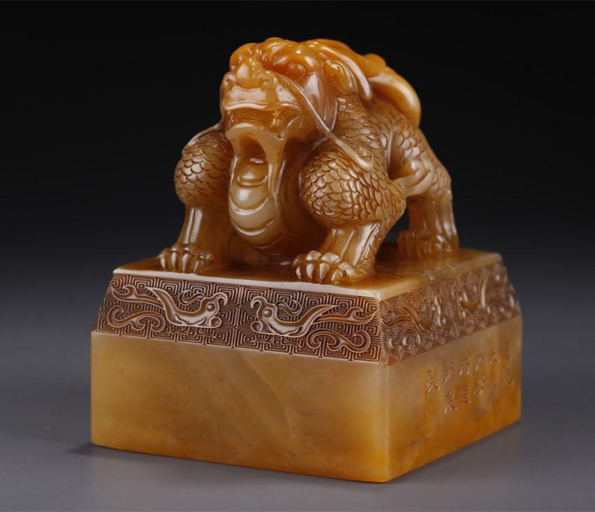 A TIAN HUANG STONE DRAGON-KNOB SEAL. (1 of 9)