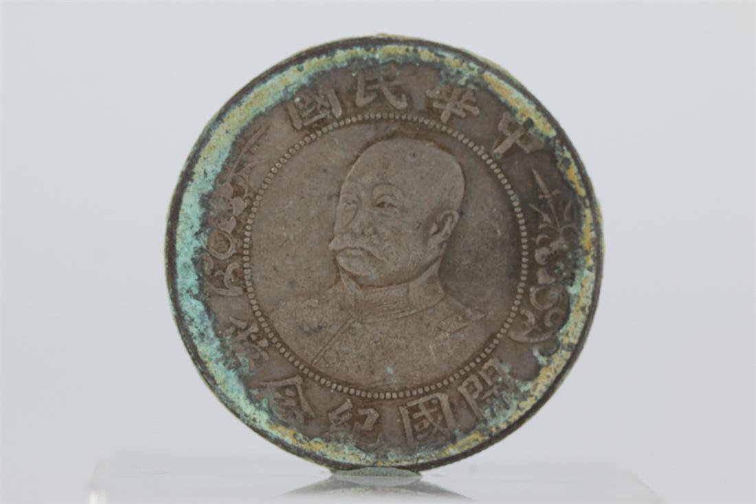 A COMMEMORATIVE ONE-YUAN SILVER COIN. (1 of 5)