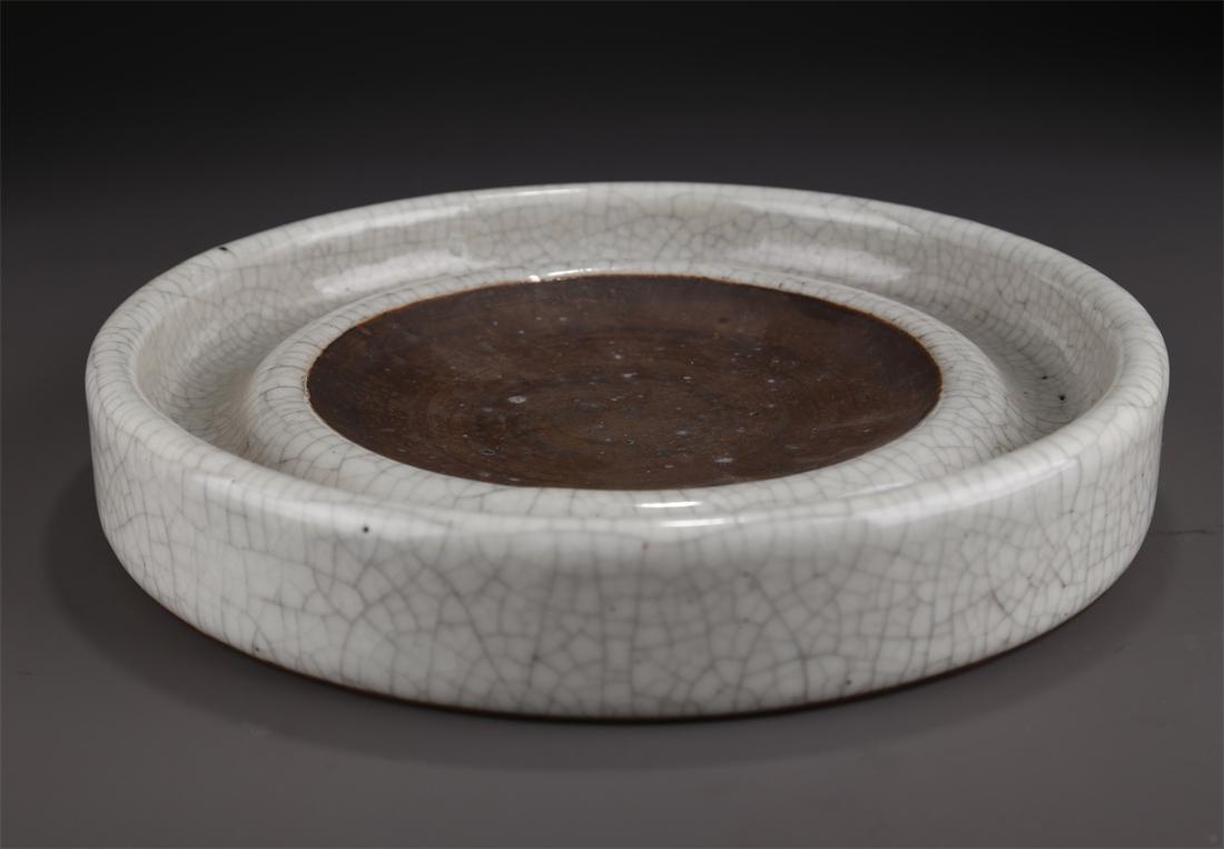 A PORCELAIN INKSTONE, GE KILN. (1 of 6)