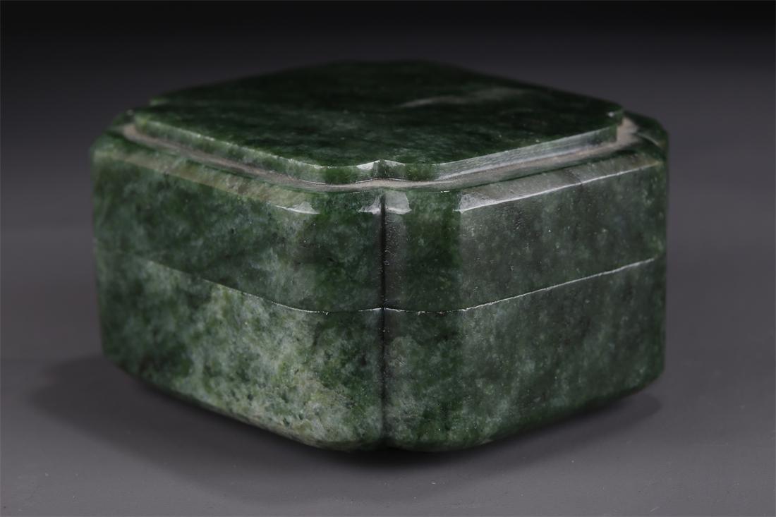 A JASPER BOX WITH LID. (1 of 9)