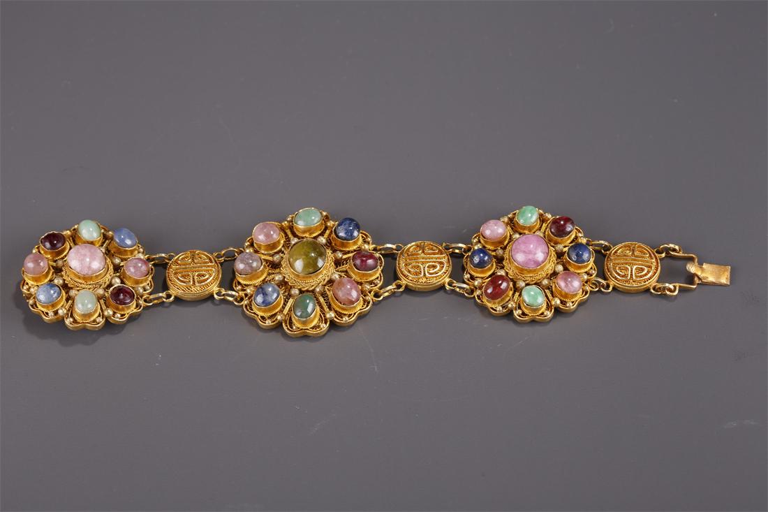 A GILT BRONZE BRACELET, INLAID WITH JEWELS. (1 of 7)