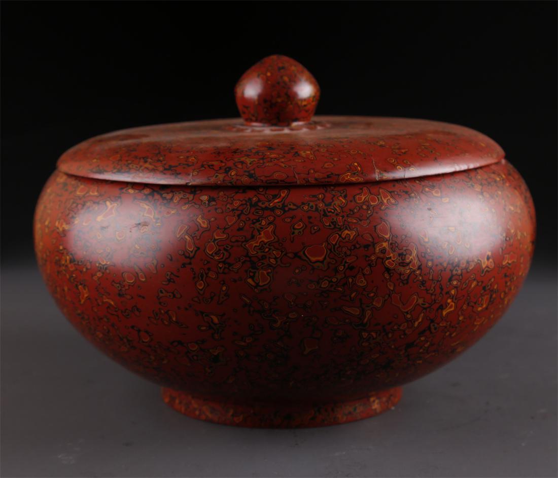 A LACQUER ALMS BOWL WITH TIGER-SKIN PATTERN. (1 of 8)