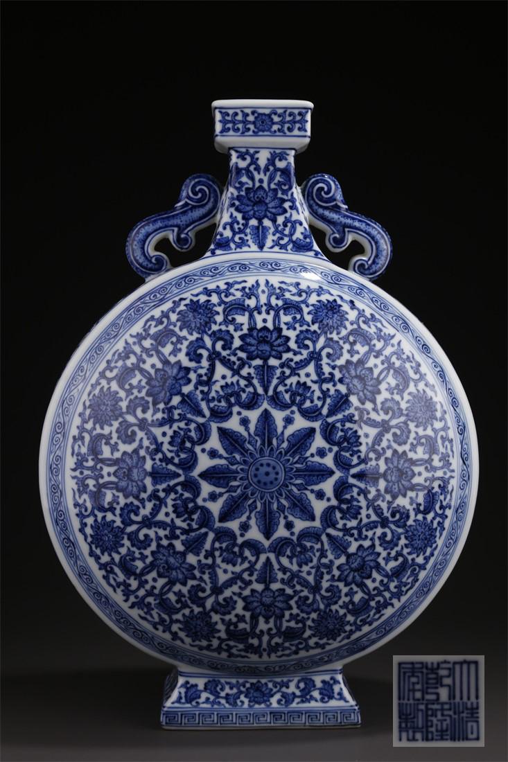 A BLUE-AND-WHITE PORCELAIN MOON BOTTLE. (1 of 10)