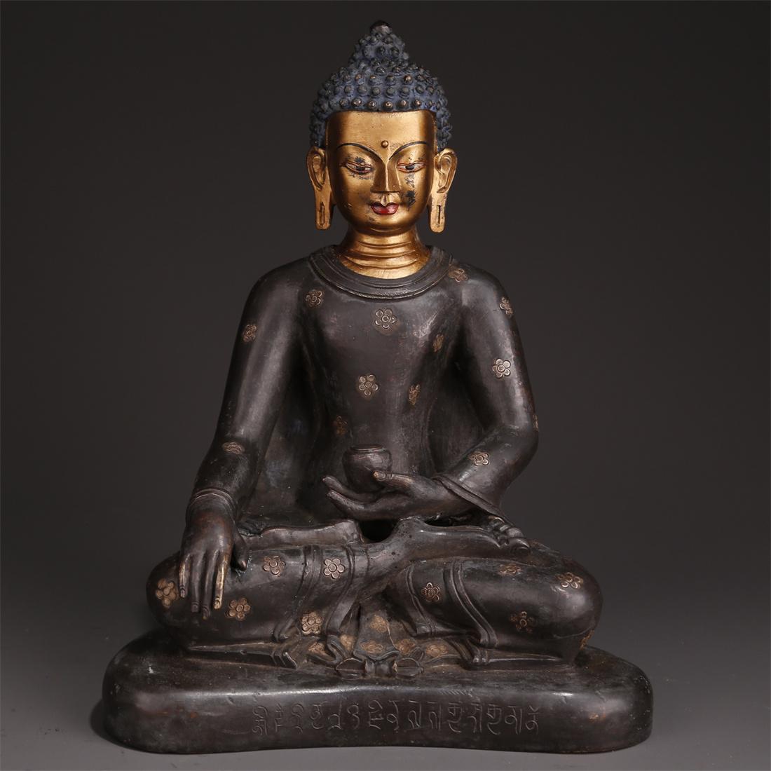 A TIBETAN BRONZE SAKYAMUNI BUDDHA STATUE. (1 of 9)