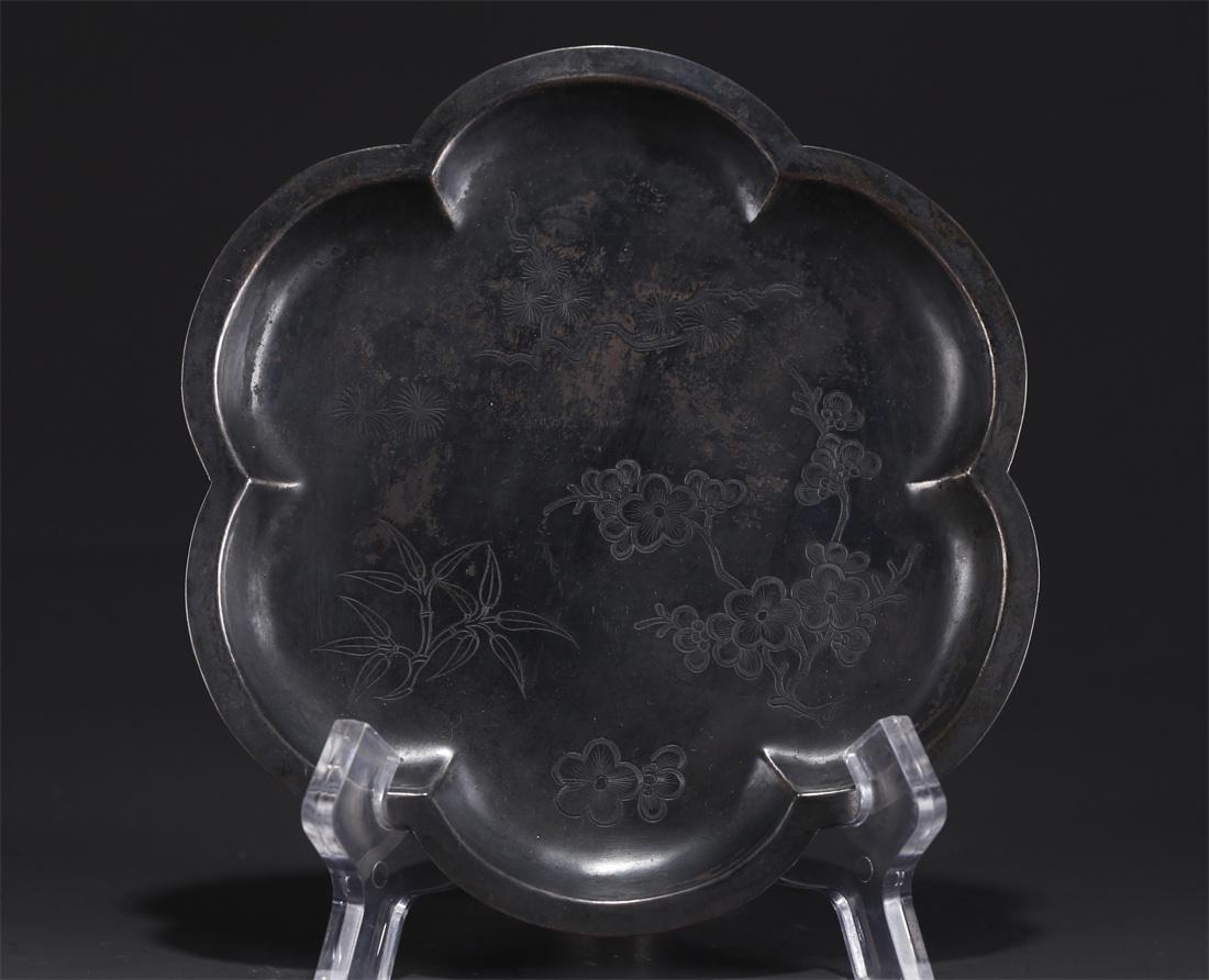 A SILVER SAUCER WITH FLOWER-SHAPED RIM. (1 of 8)