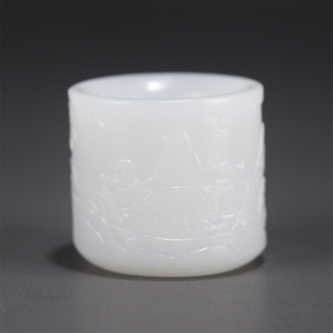 A HETIAN JADE THUMB RING. (1 of 7)