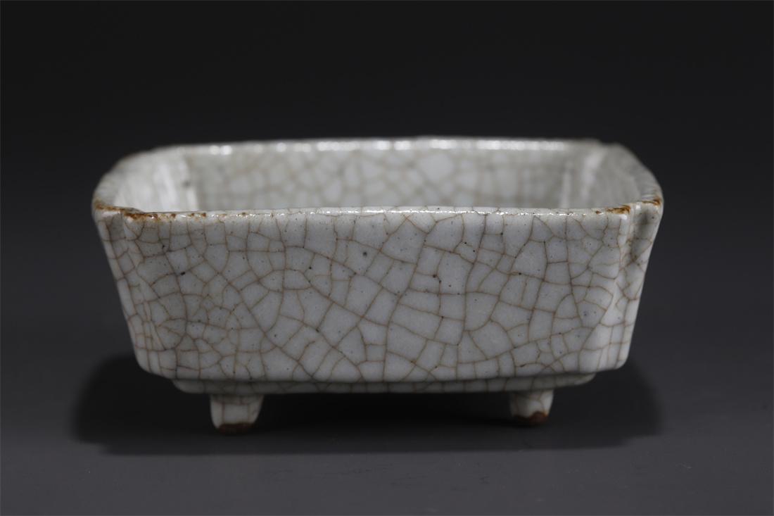 A SQUARE PORCELAIN BRUSH WASHER, OFFICIAL KILN. (1 of 7)