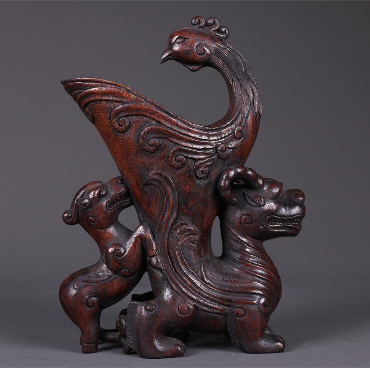 AN AUSPICIOUS BEAST-SHAPED AGALWOOD CUP. (1 of 10)