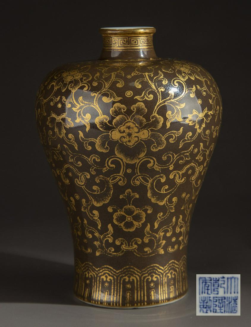A TEA-DUST GLAZED BOTTLE "MEIPING". (1 of 8)