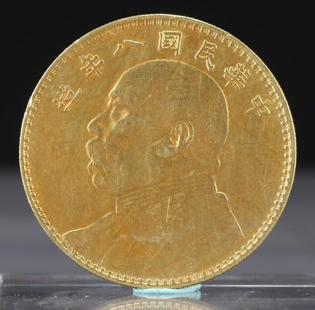 A GILT SILVER COIN, REPUBLICAN PERIOD. (1 of 5)