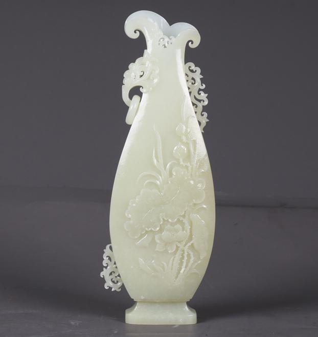 A HETIAN JADE FLOWER RECEPTACLE. (1 of 10)