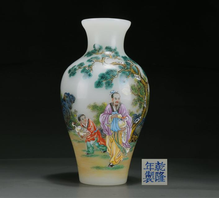 A GLASS BOTTLE WITH WANG XIZHI AND GOOSE MOTIF. (1 of 7)