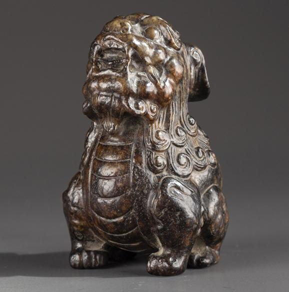 AN ANTIQUE JADE AUSPICIOUS BEAST CARVING. (1 of 9)