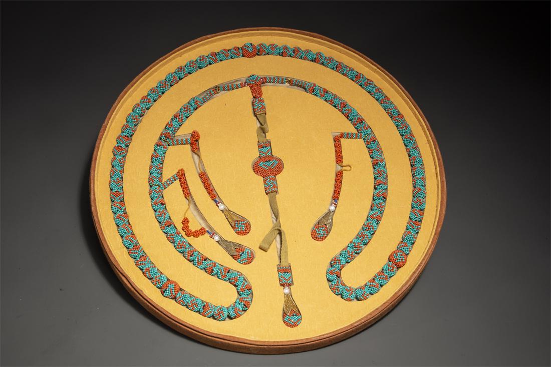 A STRING OF AGALWOOD COURT BEADS. (1 of 6)