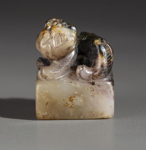 AN ANTIQUE JADE DRAGON-KNOB SEAL. (1 of 8)