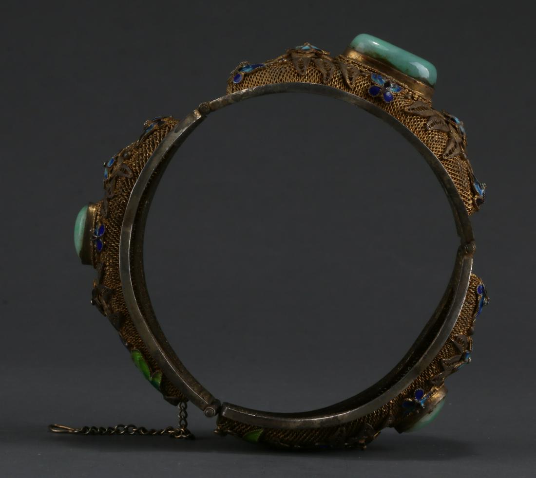 A GILT SILVER BANGLE WITH JADEITE INLAY. (1 of 8)