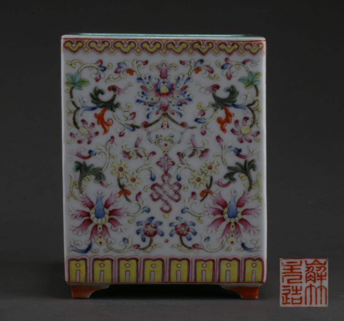 A FAMILLE-ROSE PORCELAIN SQUARE BRUSH POT. (1 of 7)