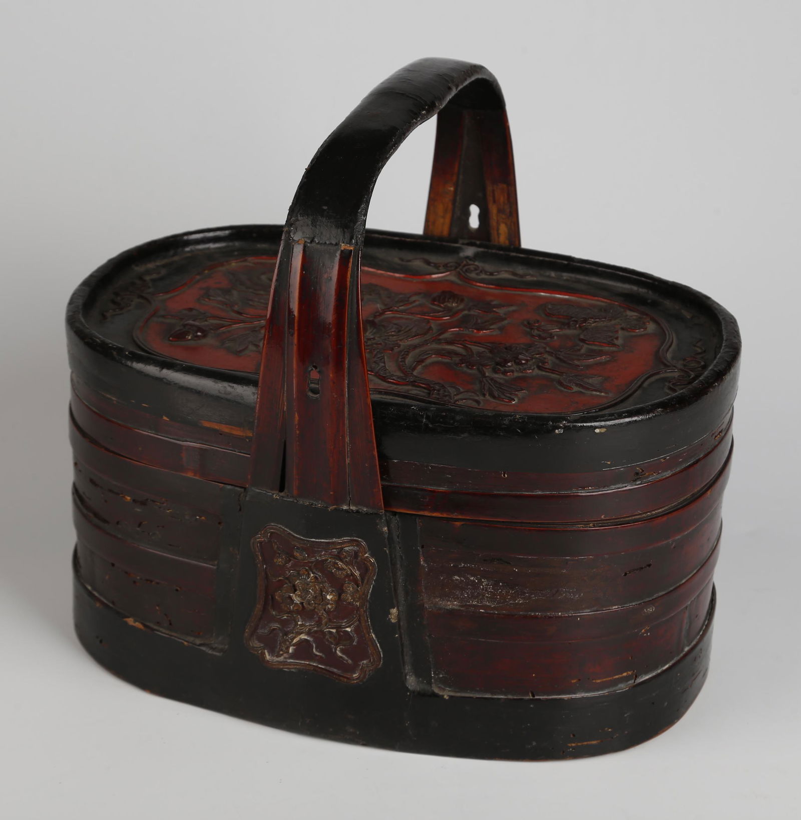 A LACQUERED BAMBOO PORTABLE BOX WITH HANDLE. (1 of 10)