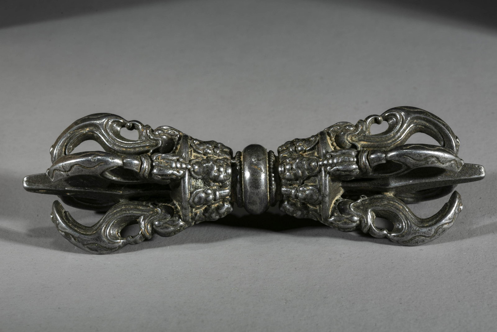 A CATARINITE IMPLEMENT VAJRA PESTLE FOR RITE. (1 of 7)