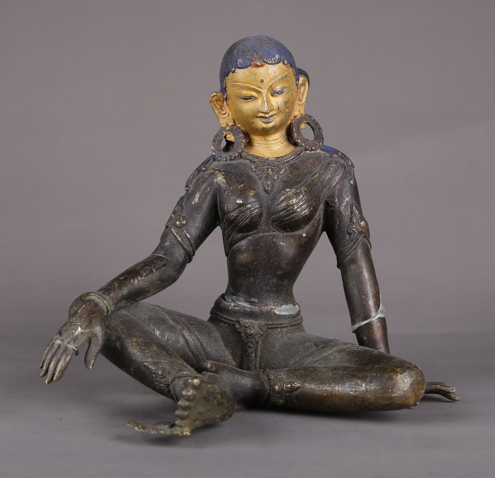 A BRONZE AVALOKITESVARA BUDDHA STATUE. (1 of 9)