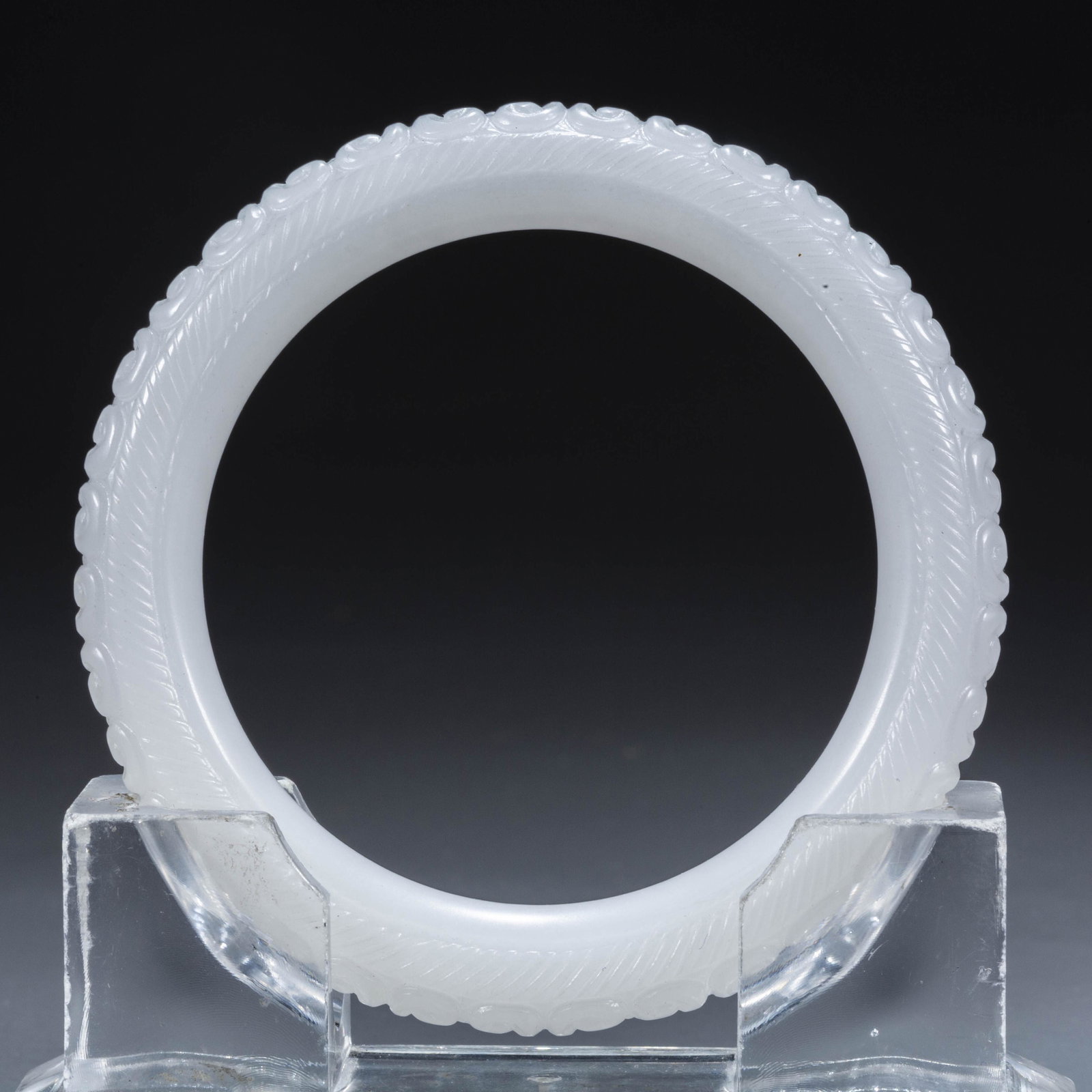 A HETIAN WHITE JADE BANGLE. (1 of 5)