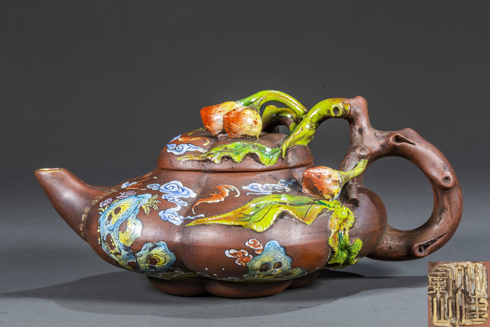 AN ENAMELED PURPLE CLAY TEAPOT WITH HANDLE. (1 of 10)