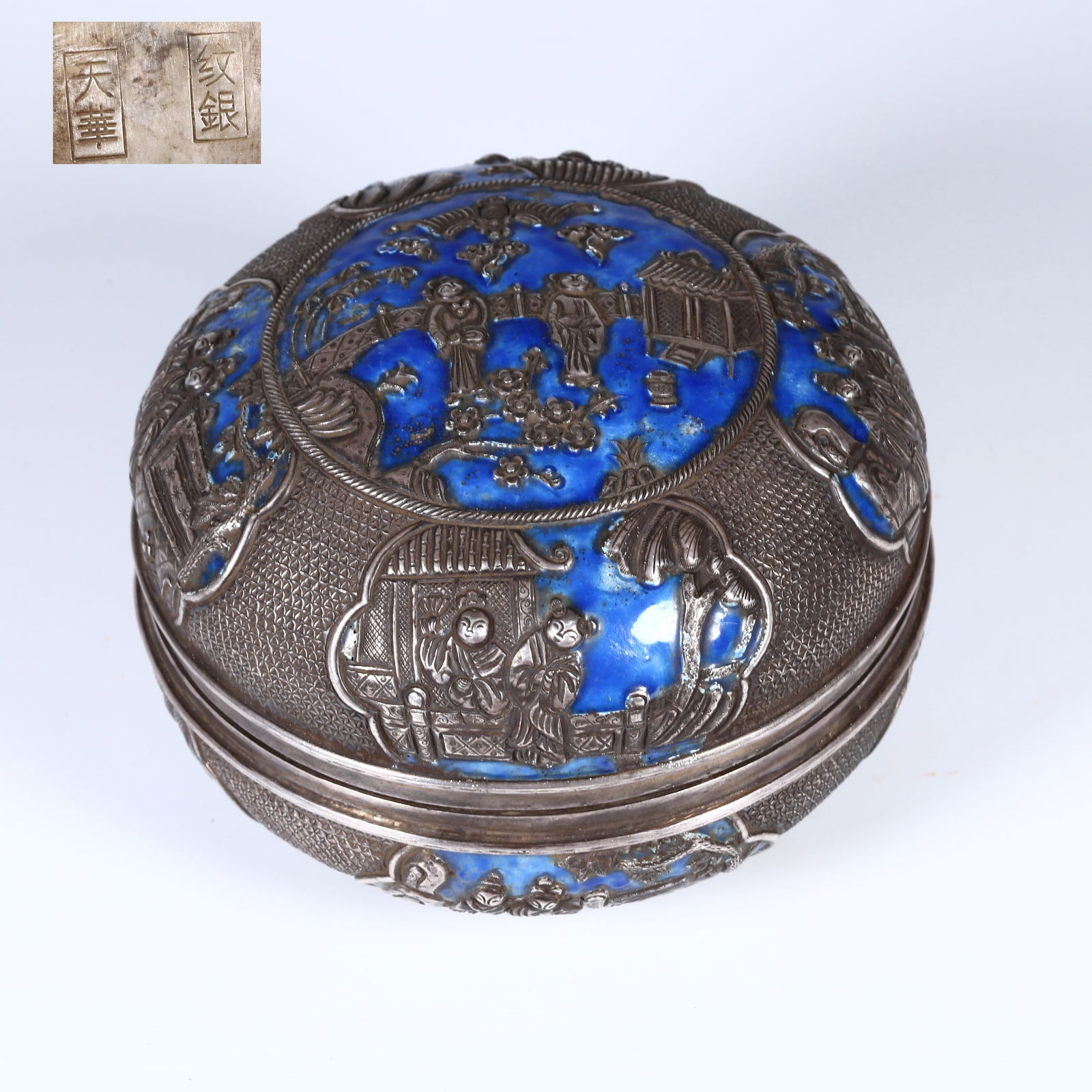 A SILVER BLUING BOX WITH LID.: Silver Bluing Box with Courtyard Characters Story Design, with Lid.
