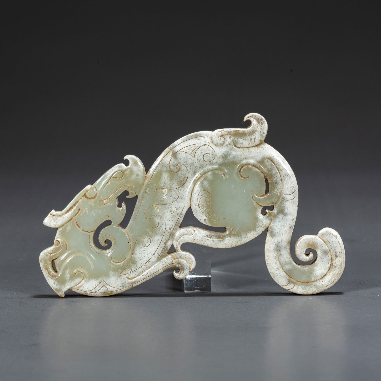 AN ANCIENT JADE DRAGON-SHAPED CARVING PENDANT. (1 of 6)