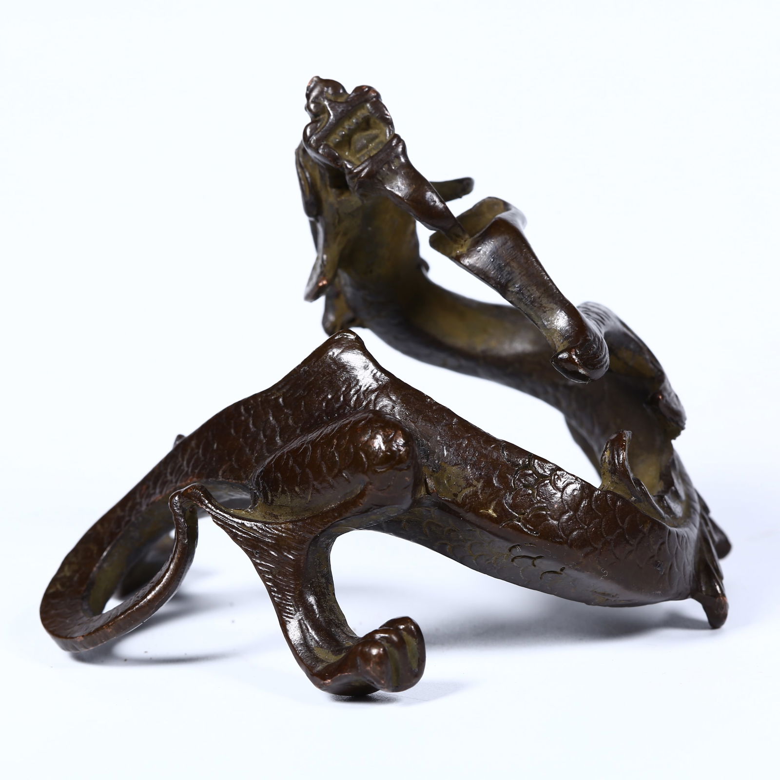 A BRONZE DRAGON STATUE ORNAMENT. (1 of 5)