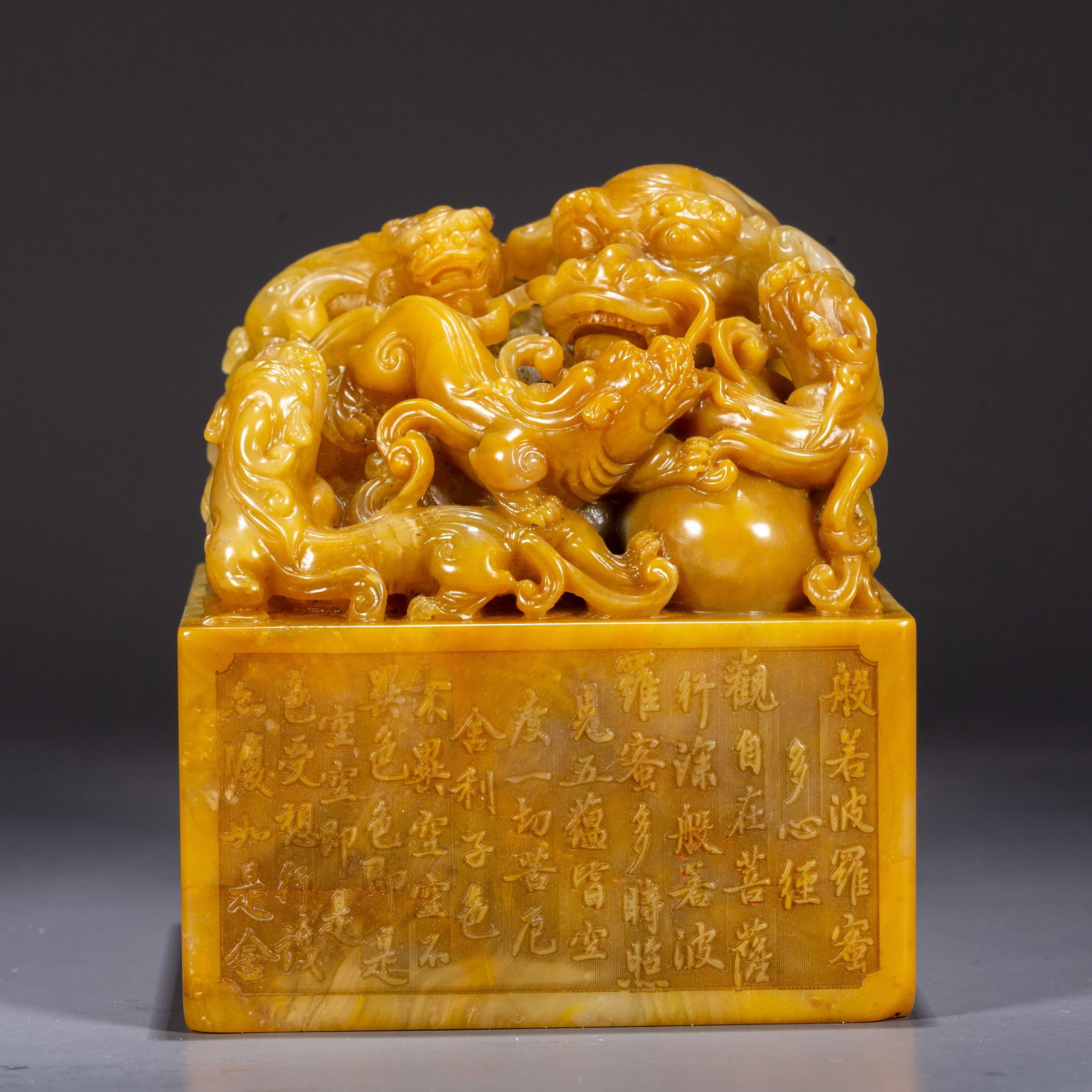 A SHOUSHAN STONE AUSPICIOUS BEAST-KNOB SEAL. (1 of 8)