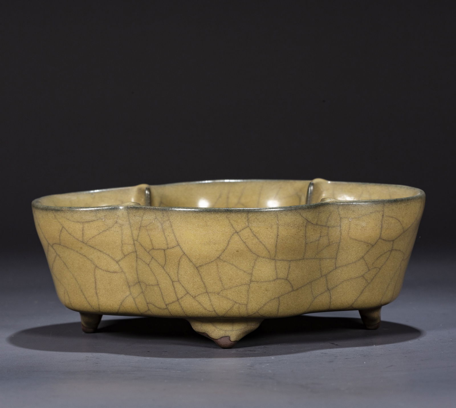 A PORCELAIN WRITING-BRUSH WASHER, GE KILN. (1 of 6)