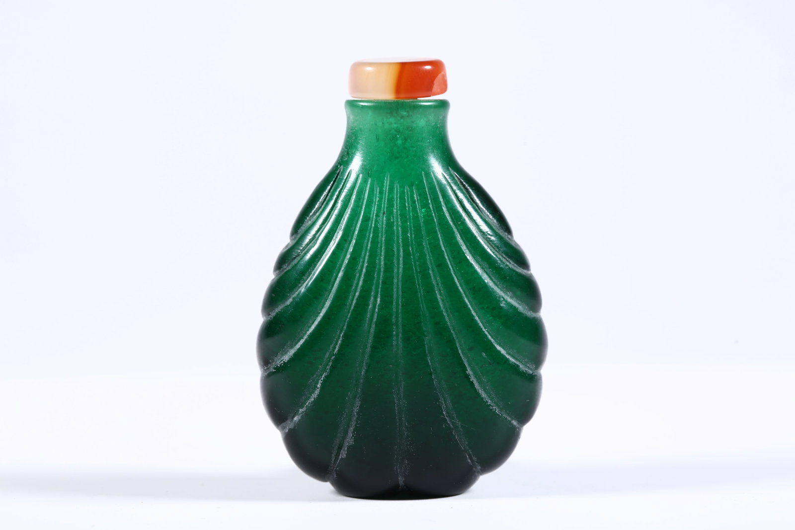 A GLASS SNUFF BOTTLE.: Glass Snuff Bottle.